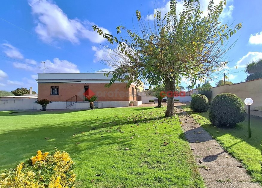 Villa Bifamiliare con giardino a Aprilia