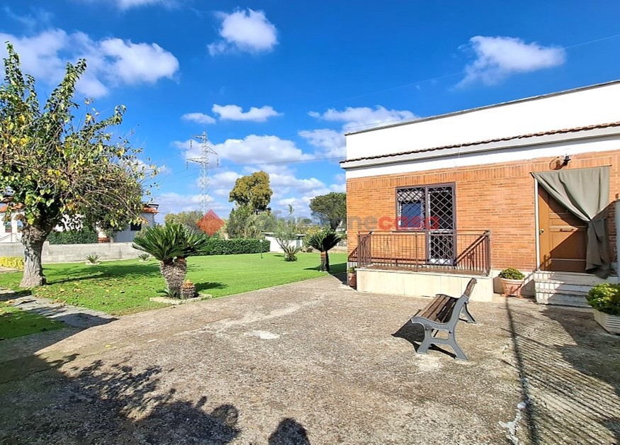 Villa Bifamiliare con giardino a Aprilia