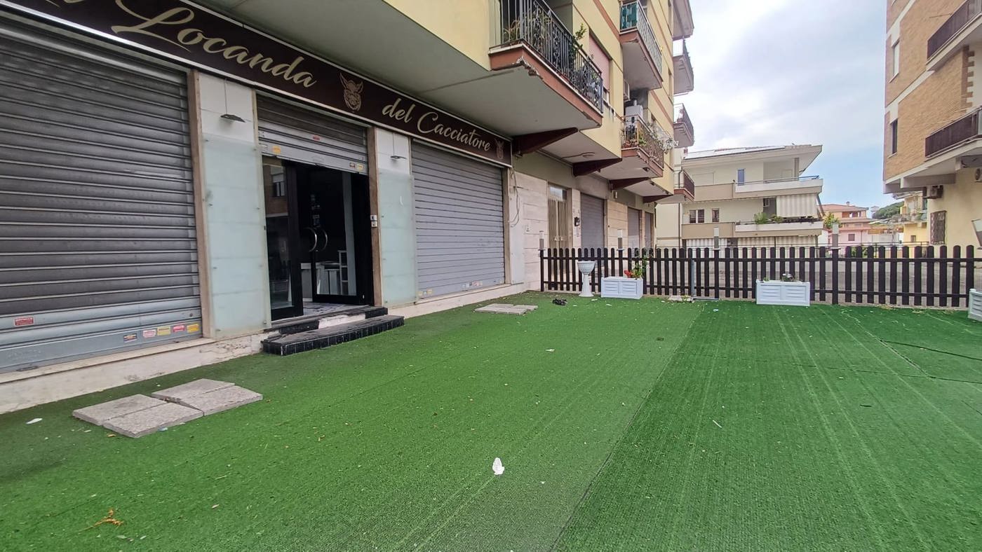 Negozio in vendita a Aprilia