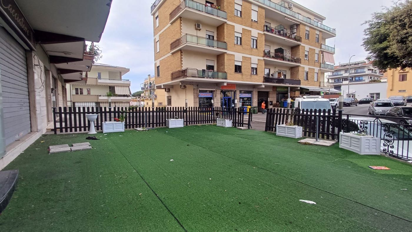 Negozio in vendita a Aprilia