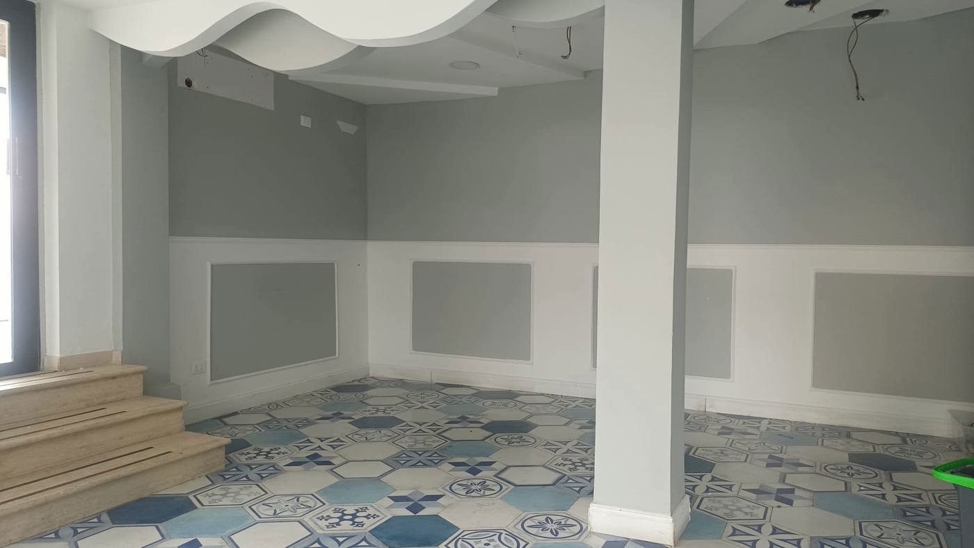 Negozio in vendita a Aprilia