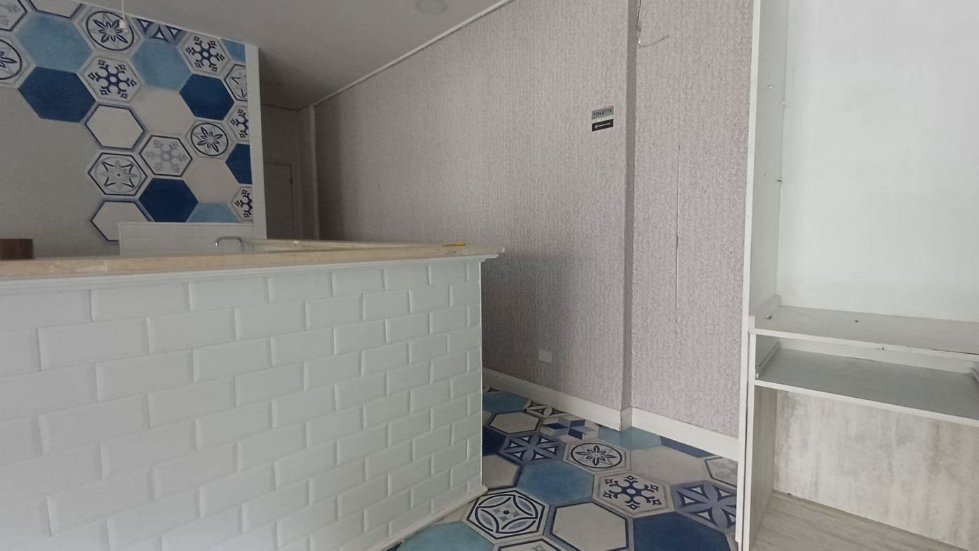 Negozio in vendita a Aprilia