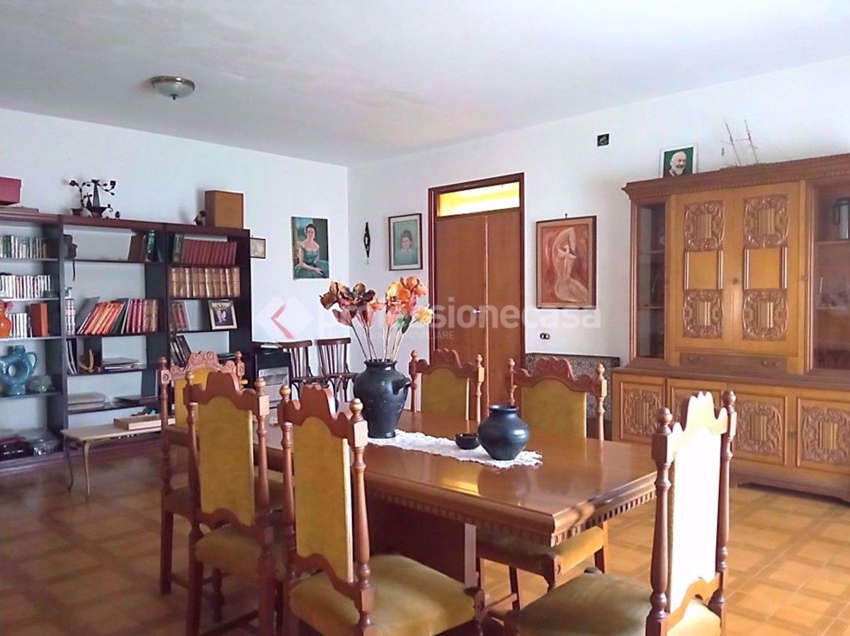 Villa con giardino a Aprilia