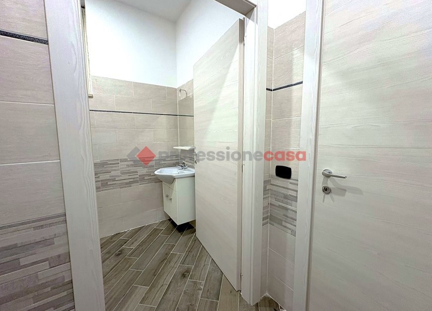 Negozio in affitto a Aprilia