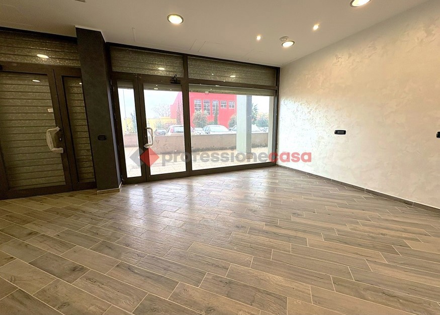 Negozio in affitto a Aprilia