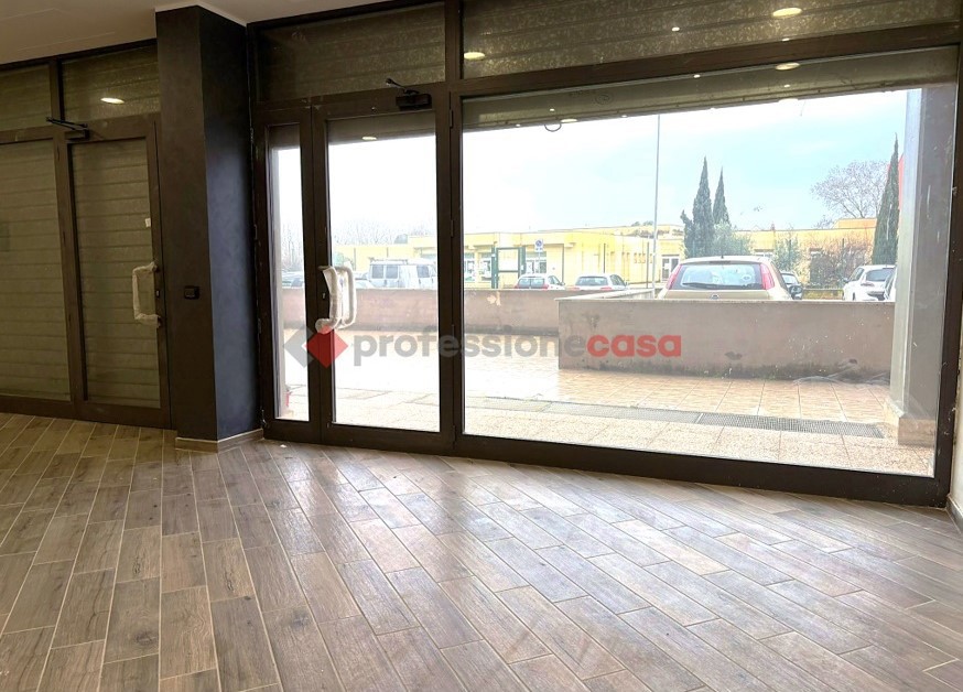 Negozio in affitto a Aprilia
