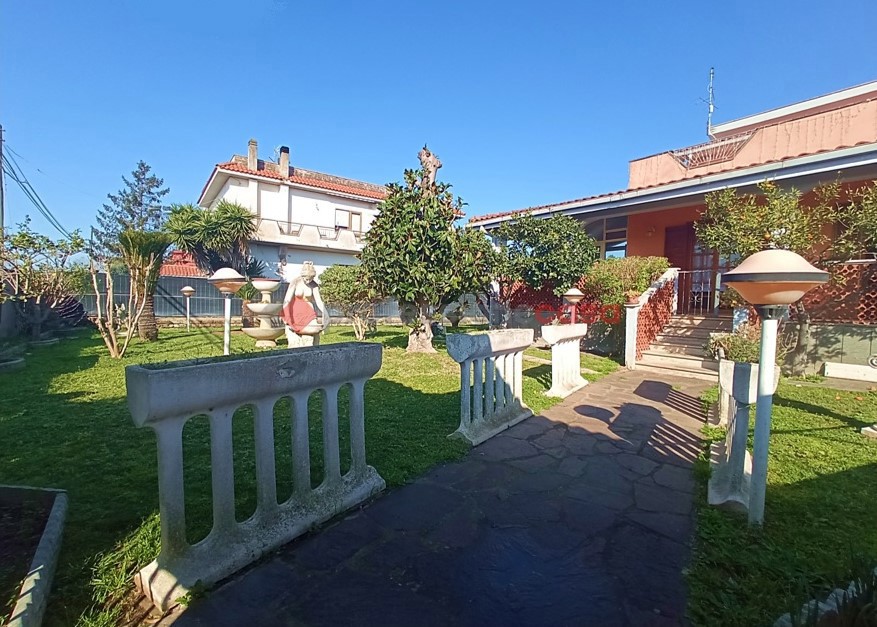 Villa con giardino a Aprilia
