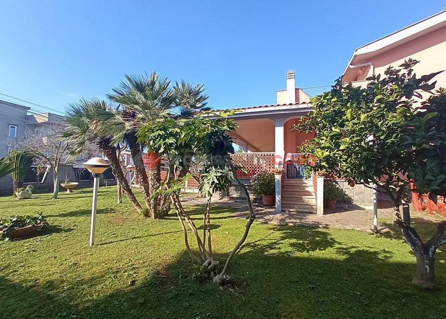Villa con giardino a Aprilia