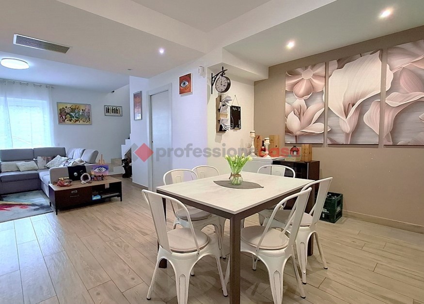 Villa Bifamiliare con giardino a Aprilia