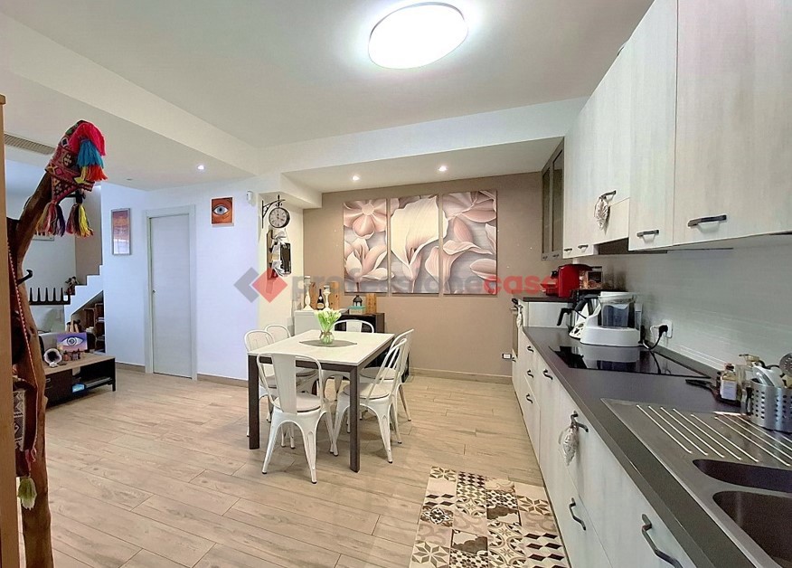 Villa Bifamiliare con giardino a Aprilia