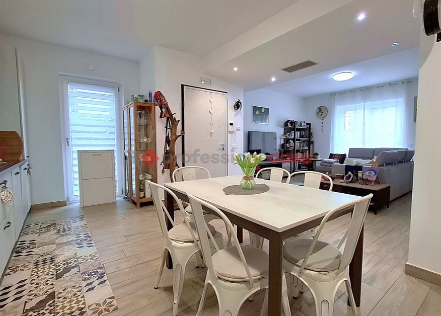 Villa Bifamiliare con giardino a Aprilia