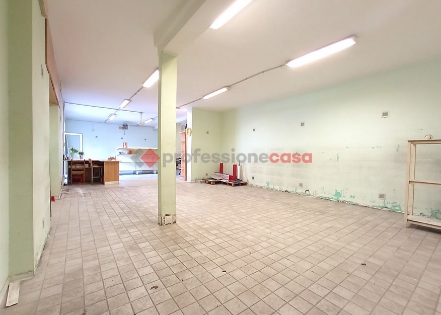 Negozio in vendita a Aprilia