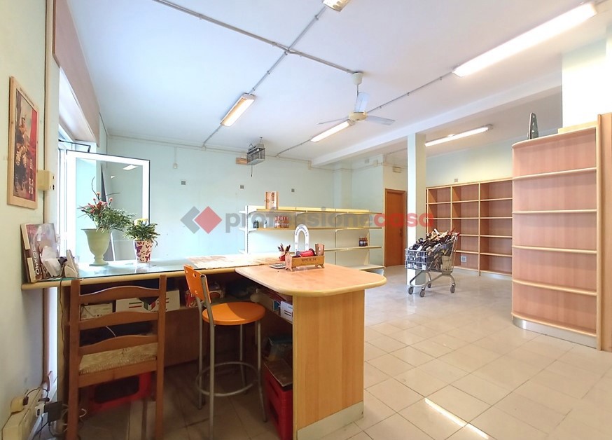 Negozio in vendita a Aprilia