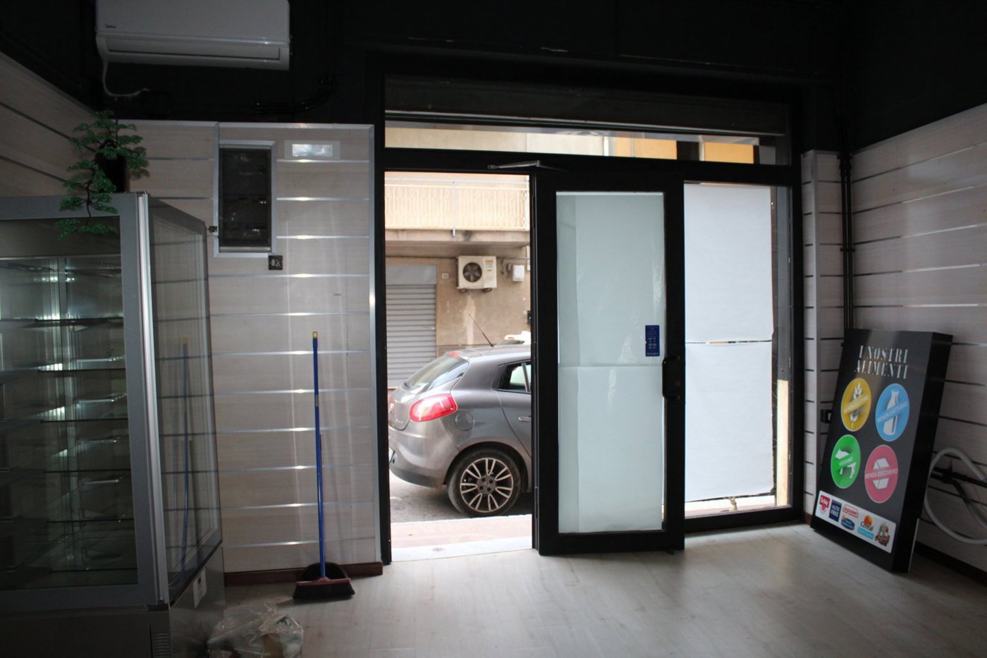 Negozio in affitto a Belmonte Mezzagno