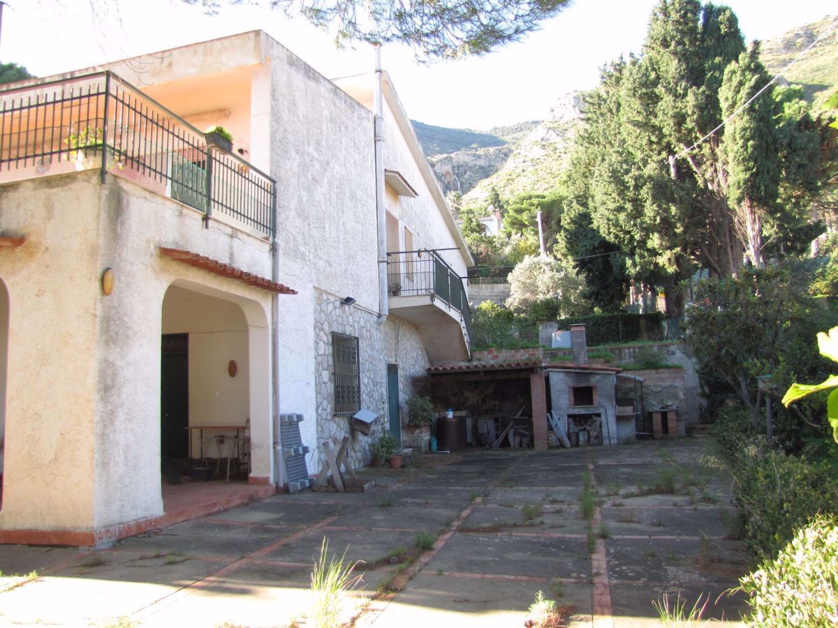 Villa con giardino a Trabia