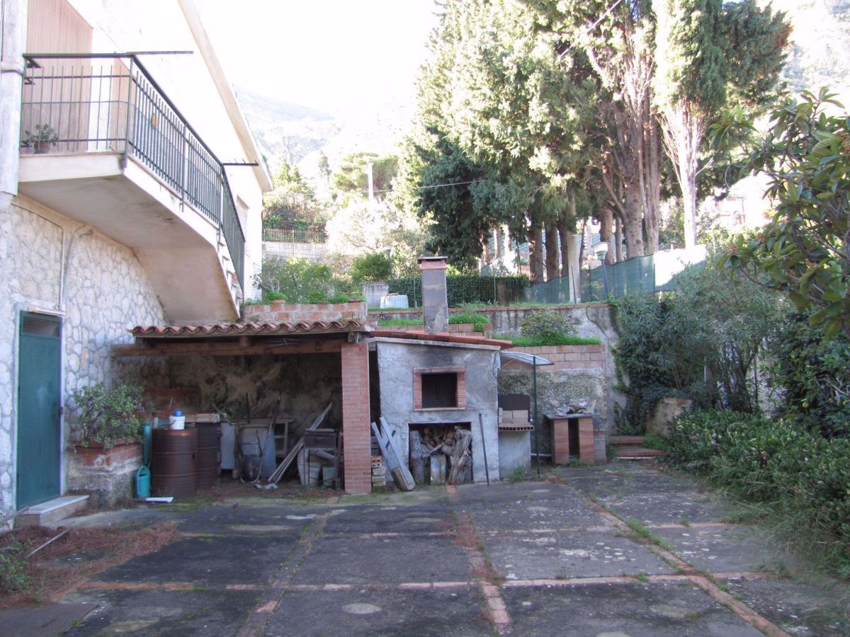 Villa con giardino a Trabia