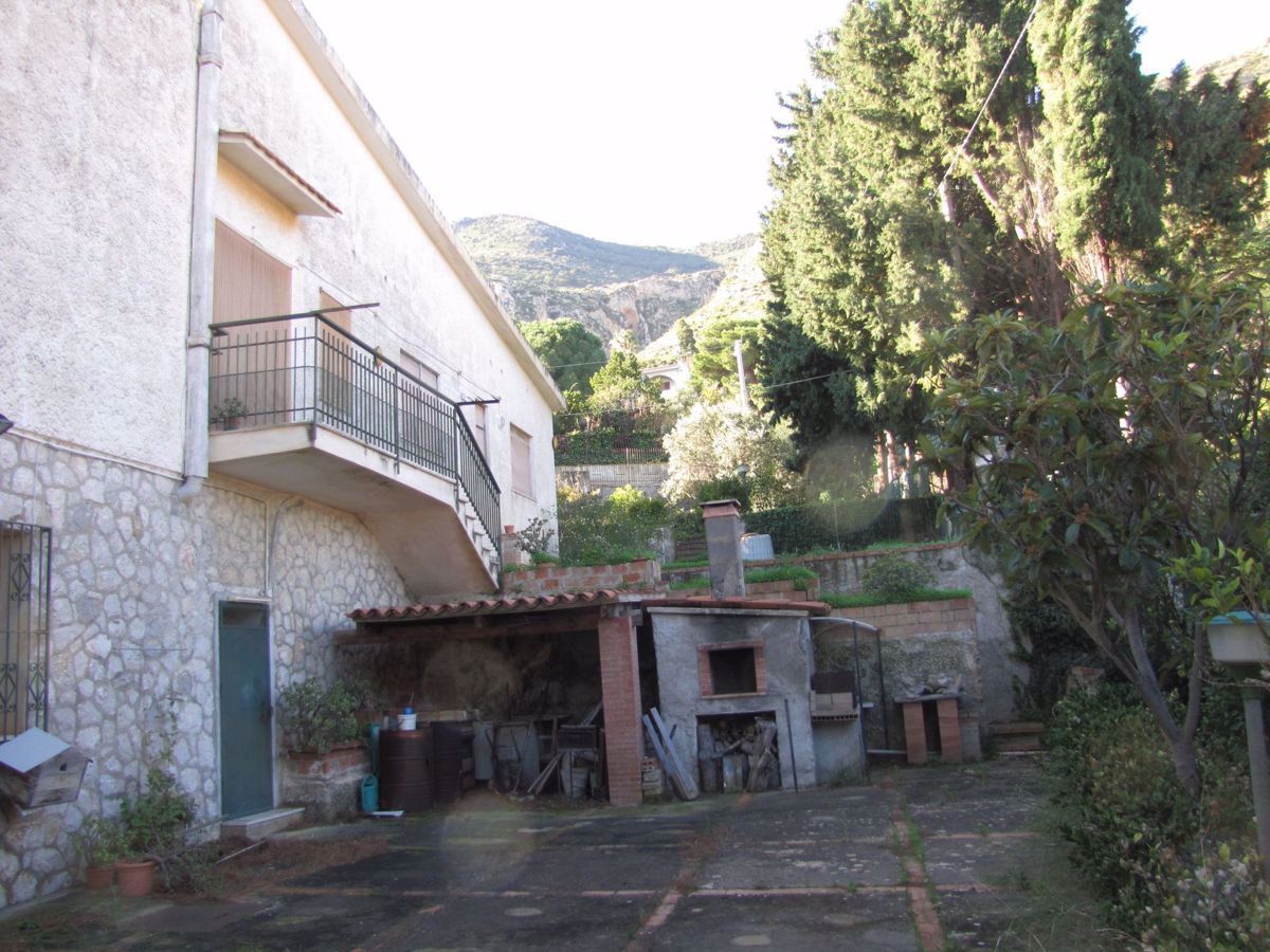 Villa con giardino a Trabia