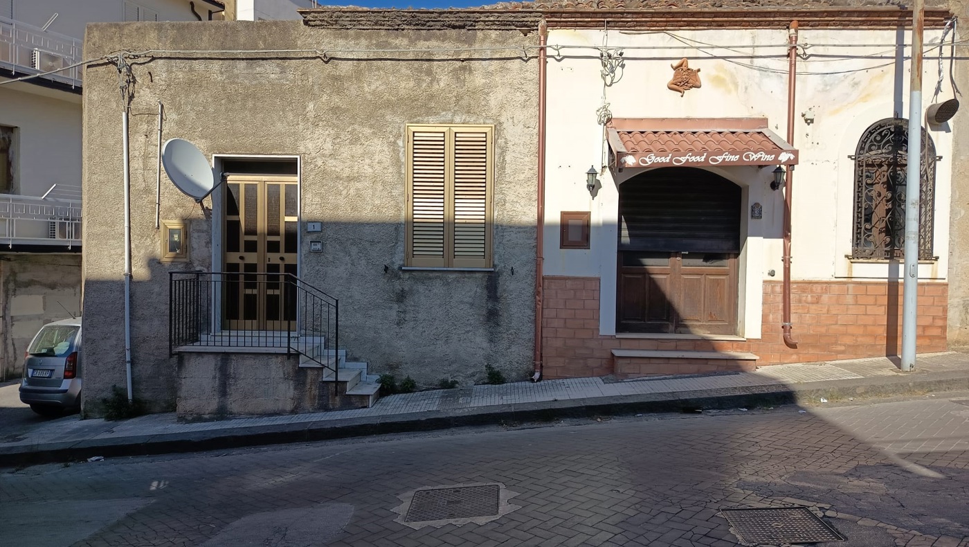 Negozio in vendita a Acquedolci