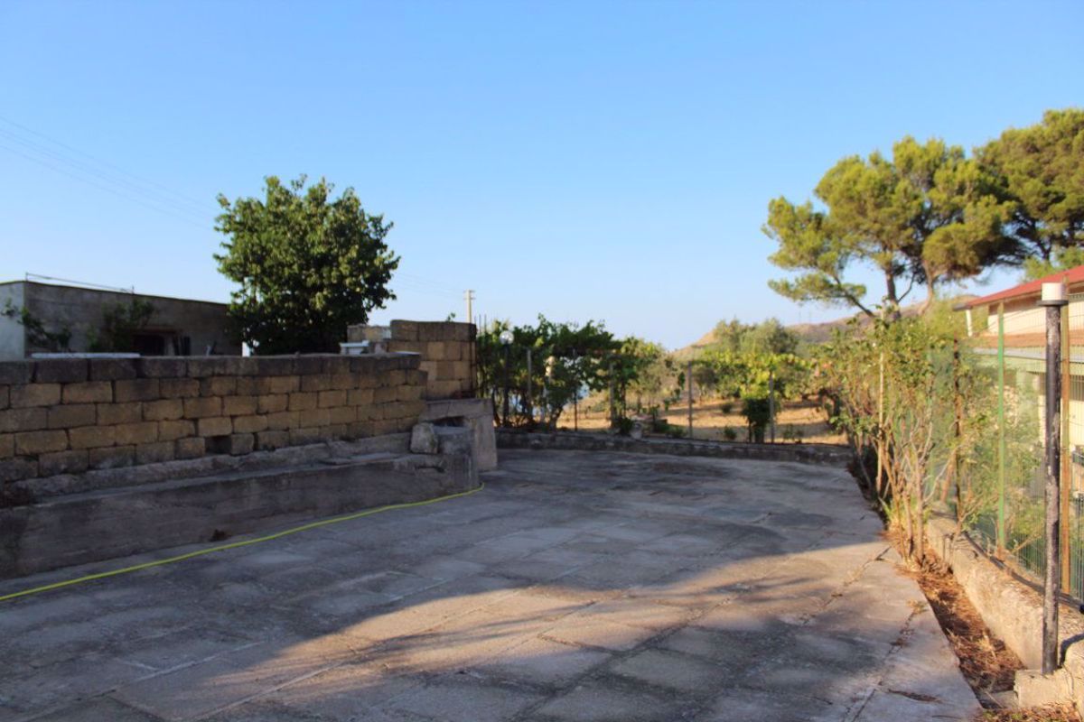 Villa con giardino a Belmonte Mezzagno