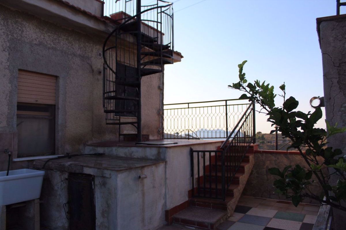 Villa con giardino a Belmonte Mezzagno