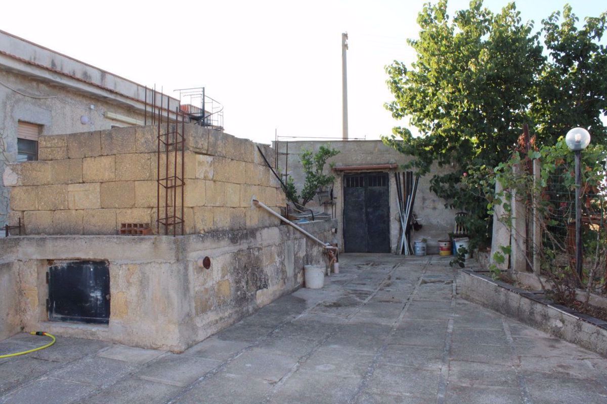 Villa con giardino a Belmonte Mezzagno