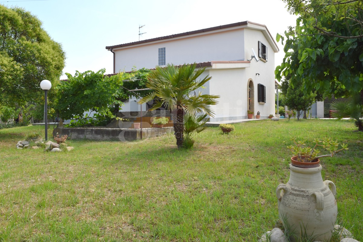 Casa indipendente con giardino a Termoli