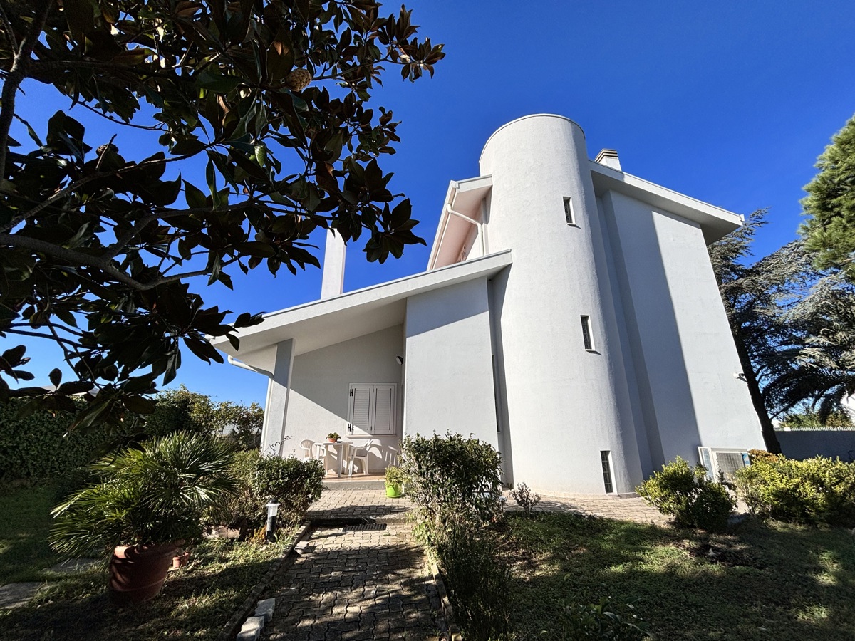 Villa Bifamiliare con giardino a Termoli