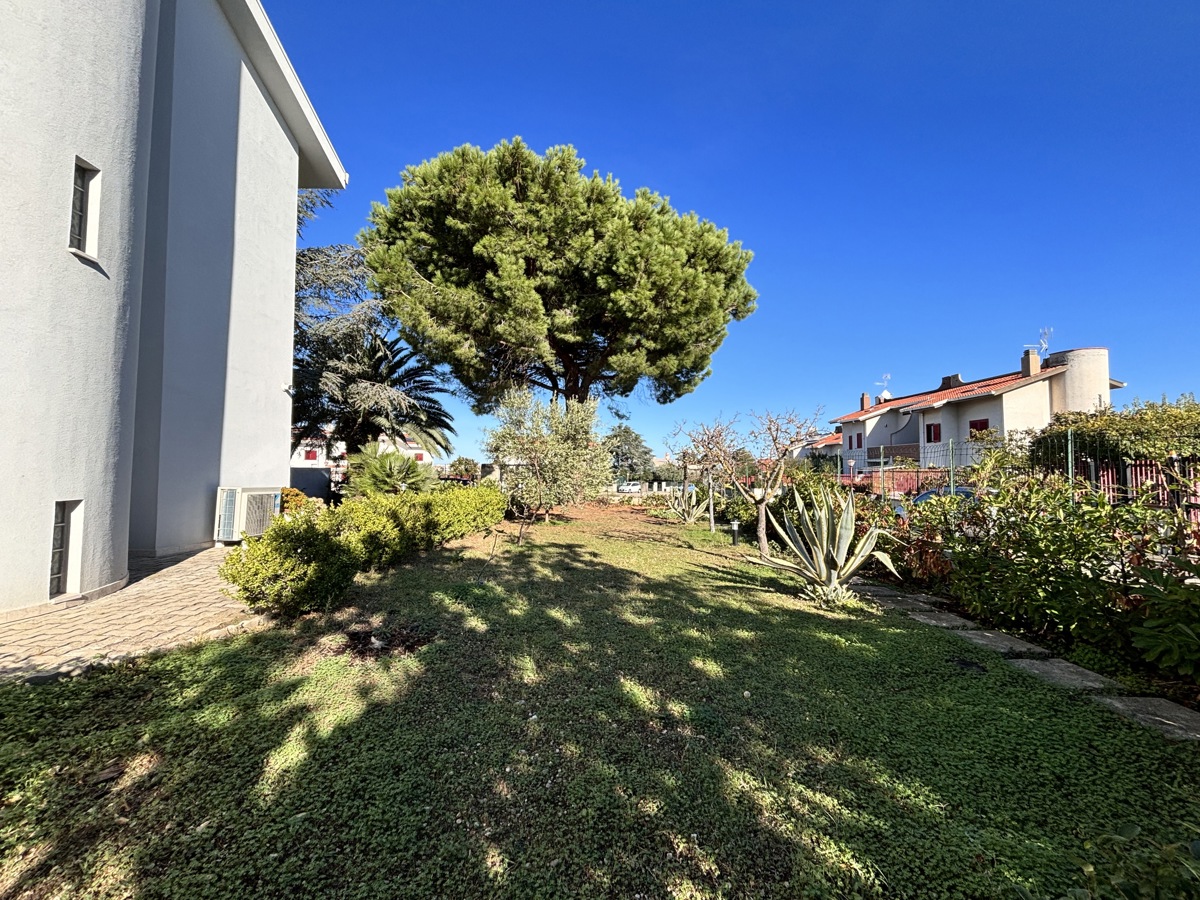 Villa Bifamiliare con giardino a Termoli