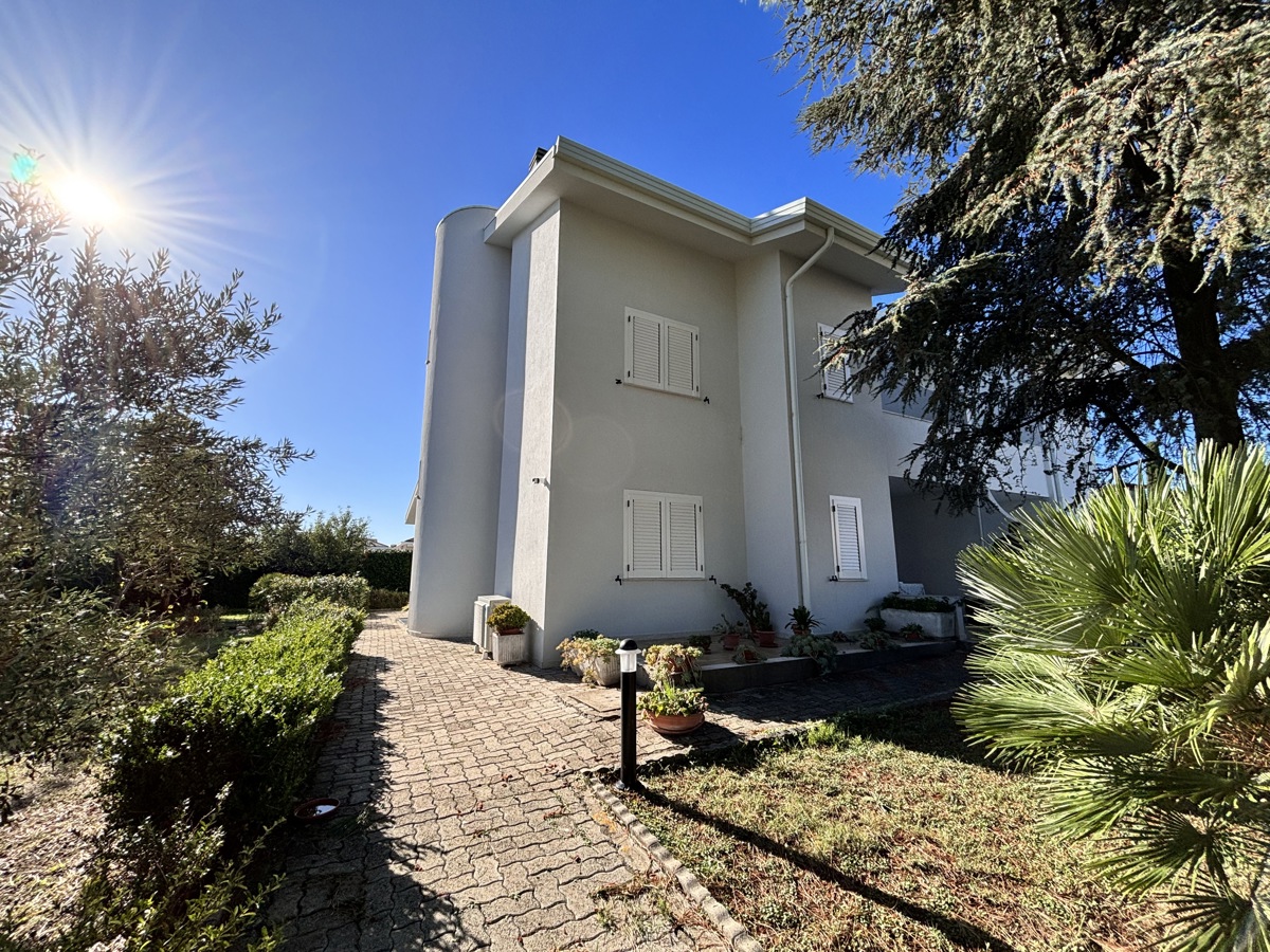 Villa Bifamiliare con giardino a Termoli