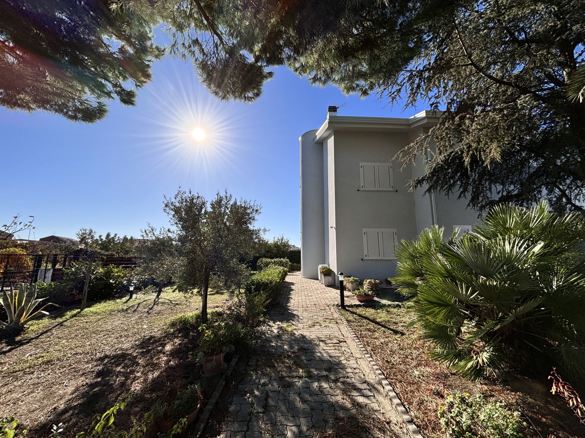 Villa Bifamiliare con giardino a Termoli