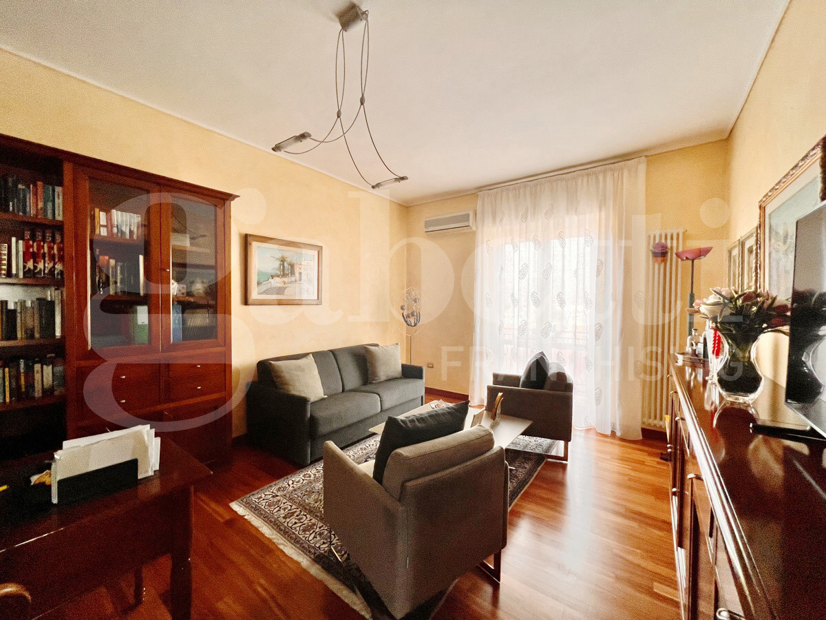 Appartamento con box a Angri