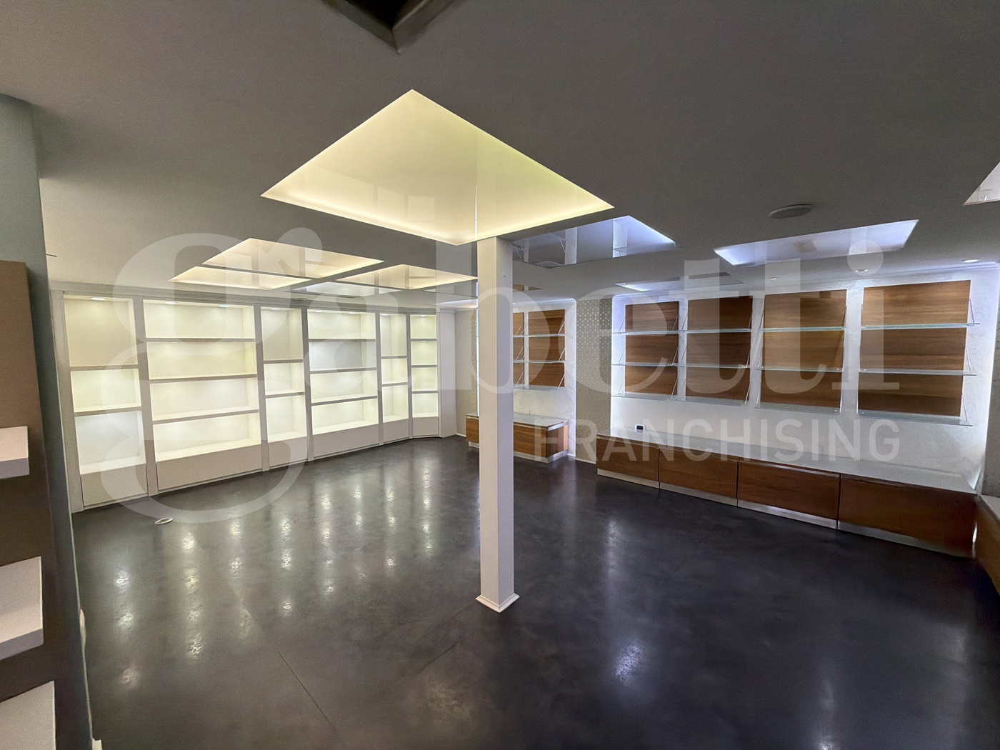 Negozio in affitto a Angri