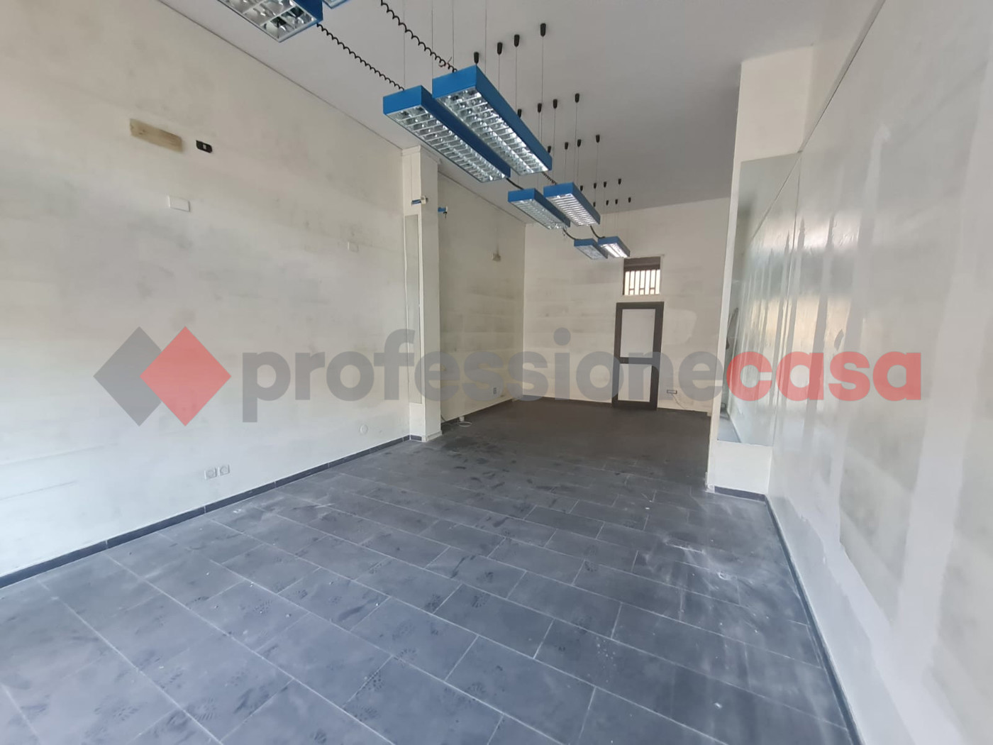 Negozio in affitto a Scafati