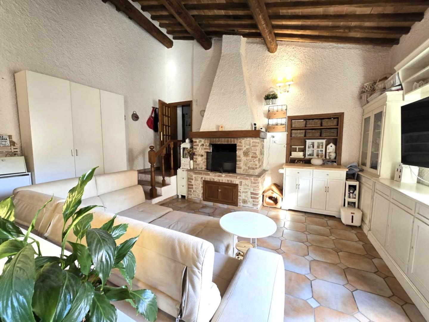 Appartamento in vendita, Colle di Val d'Elsa zona centro,colle bassa