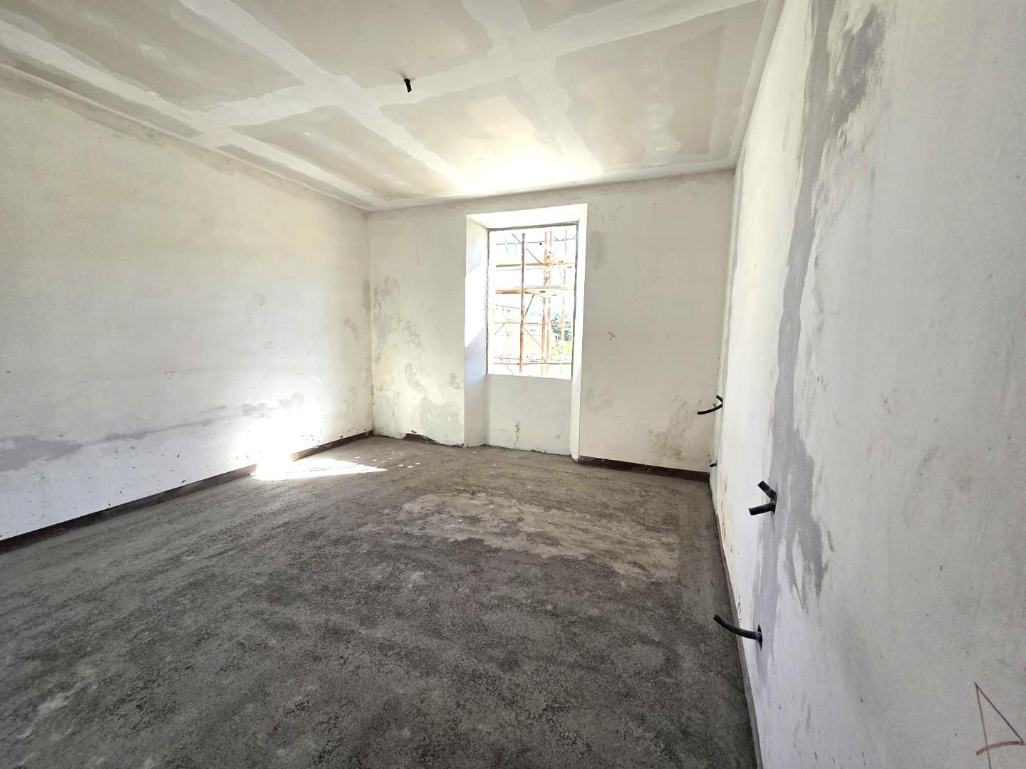 Quadrilocale con terrazzo a Poggibonsi