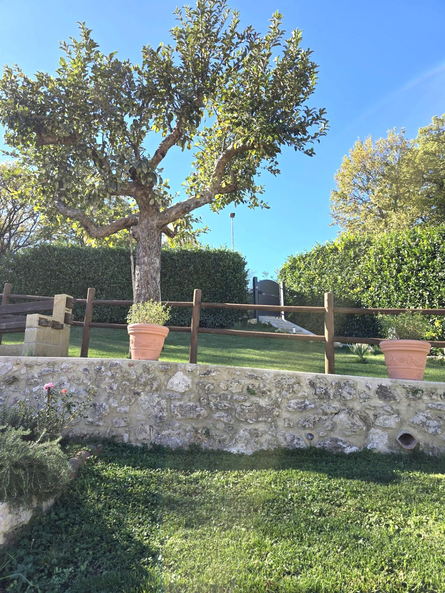Villa con giardino a Colle di Val d'Elsa