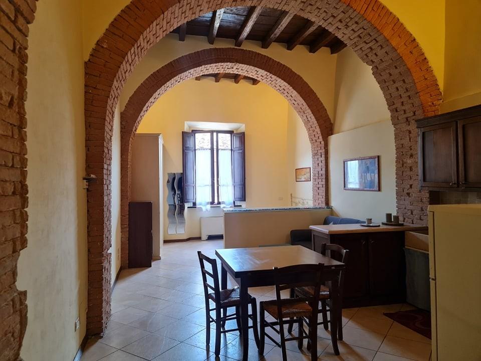 Monolocale arredato in affitto, Colle di Val d'Elsa zona centro,colle bassa