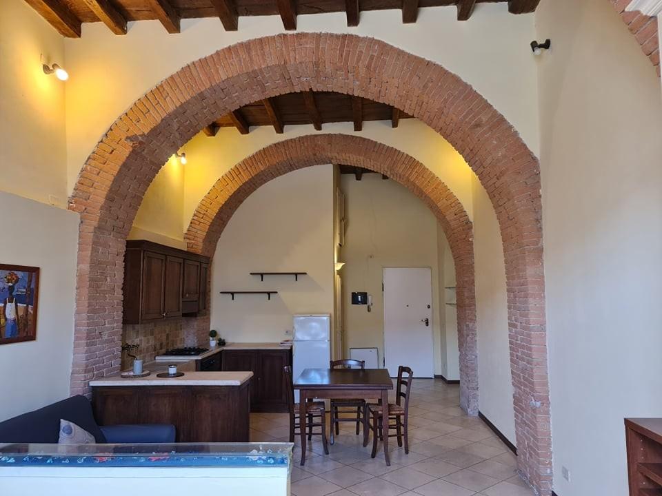 Monolocale arredato in affitto, Colle di Val d'Elsa zona centro,colle bassa