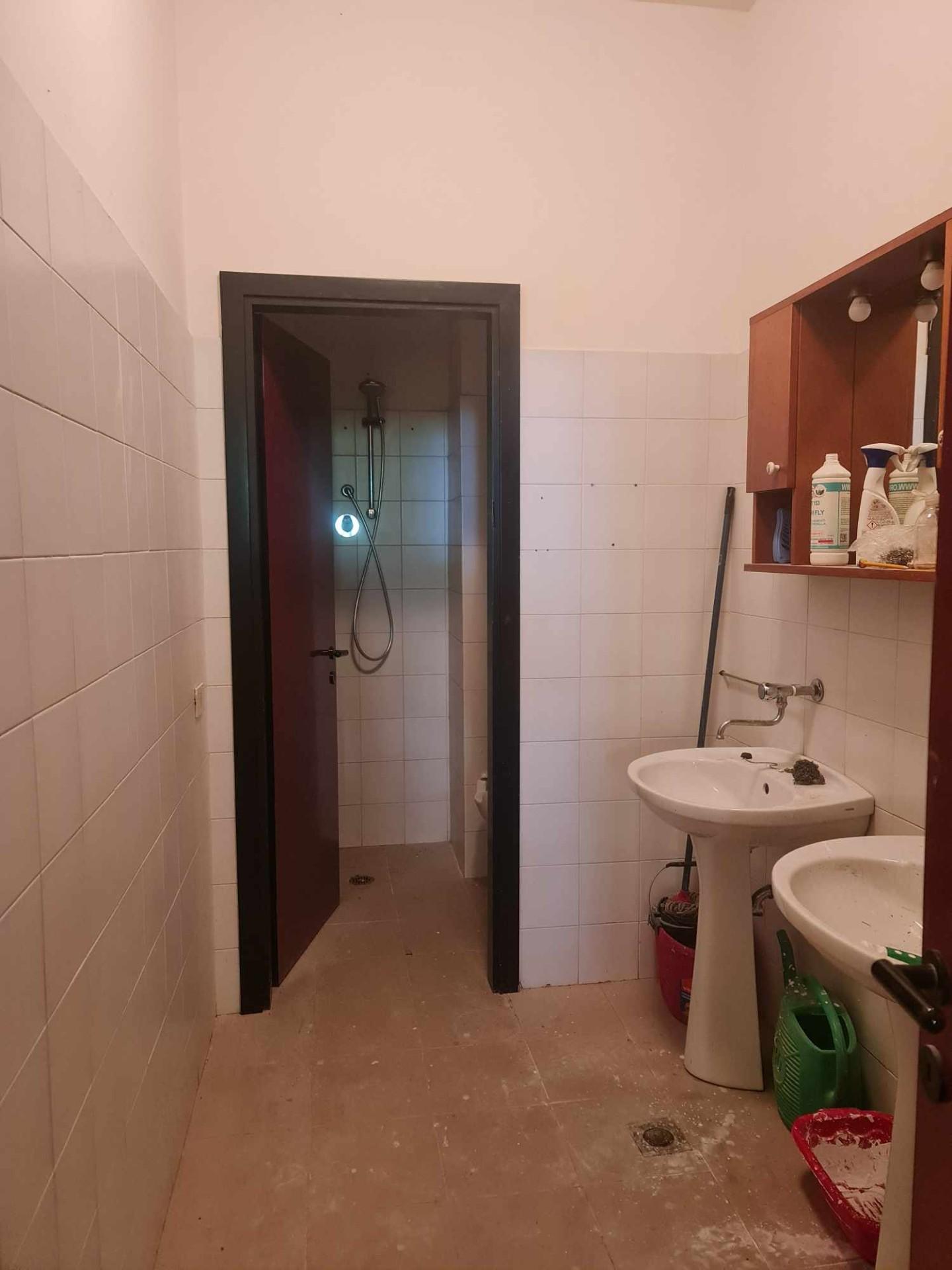 Locale commerciale in affitto, Colle di Val d'Elsa la badia