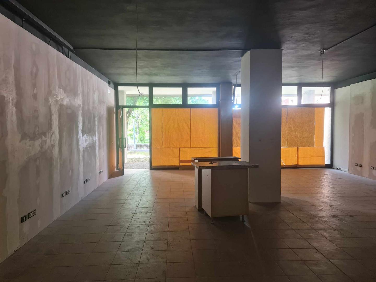 Locale commerciale in affitto, Colle di Val d'Elsa la badia