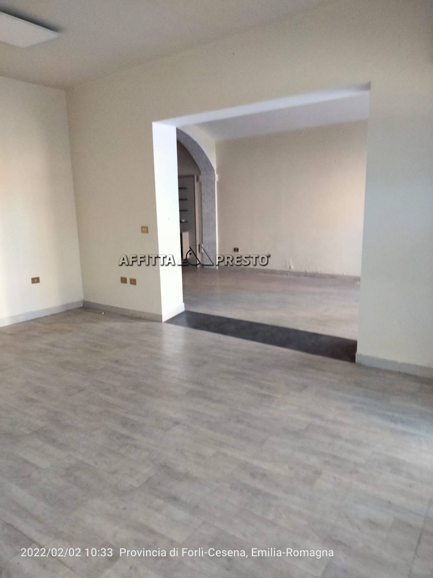 Negozio in affitto a Cesena, Zona Ospedale