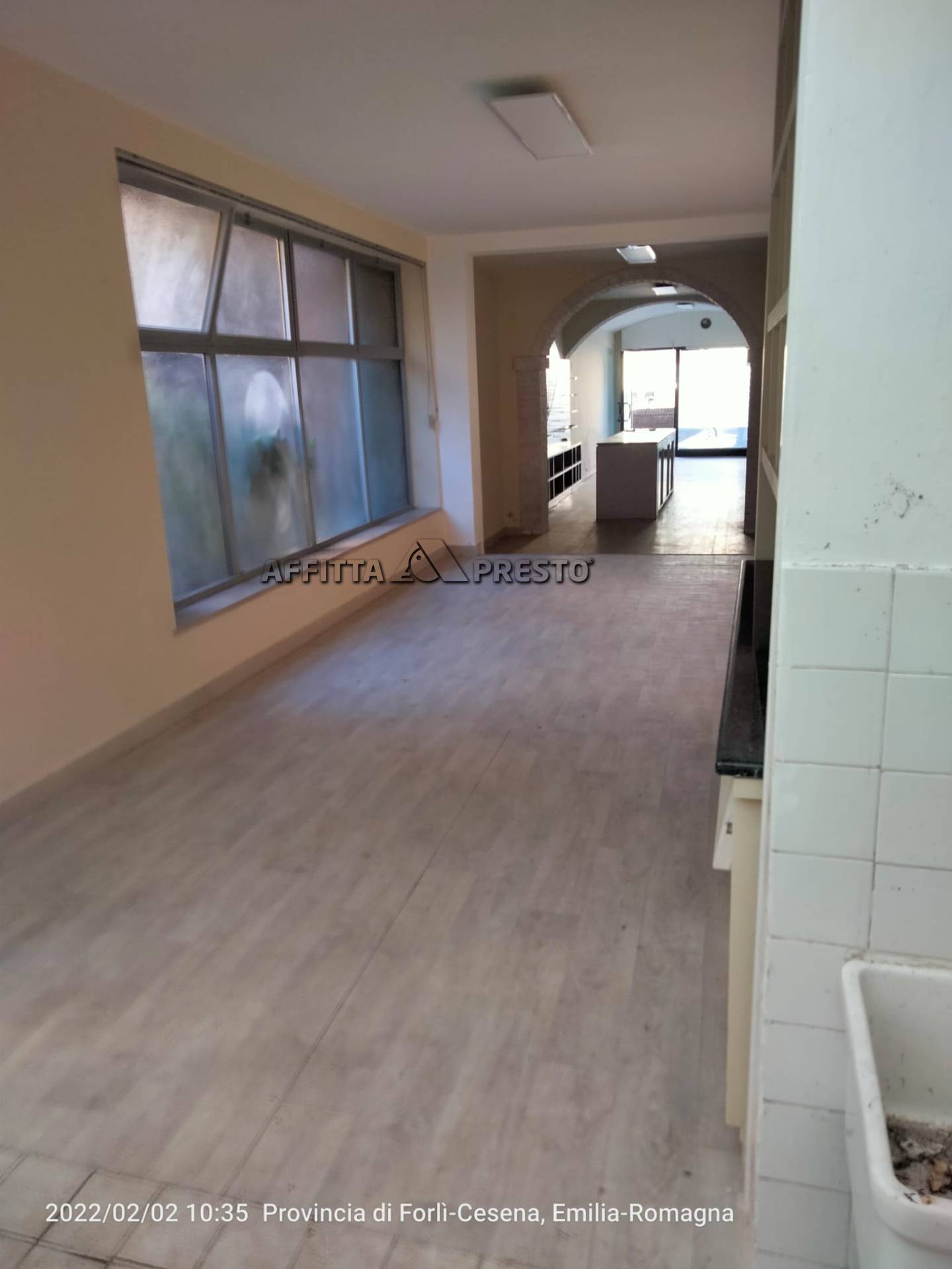 Negozio in affitto a Cesena, Zona Ospedale