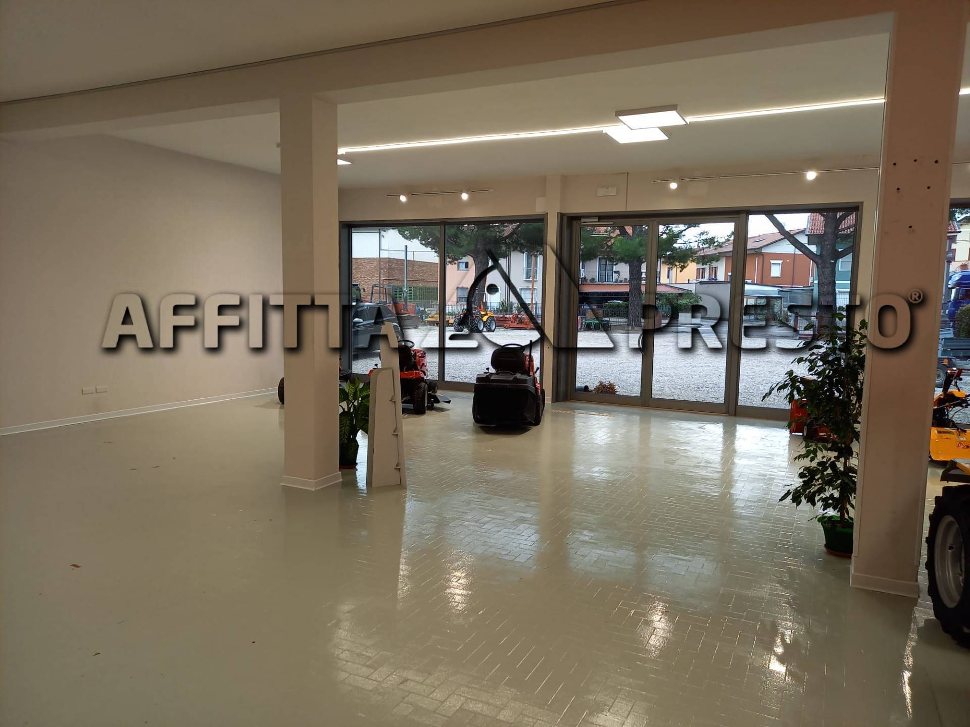 Fondo Commerciale in affitto a Cesena, Case Castagnoli