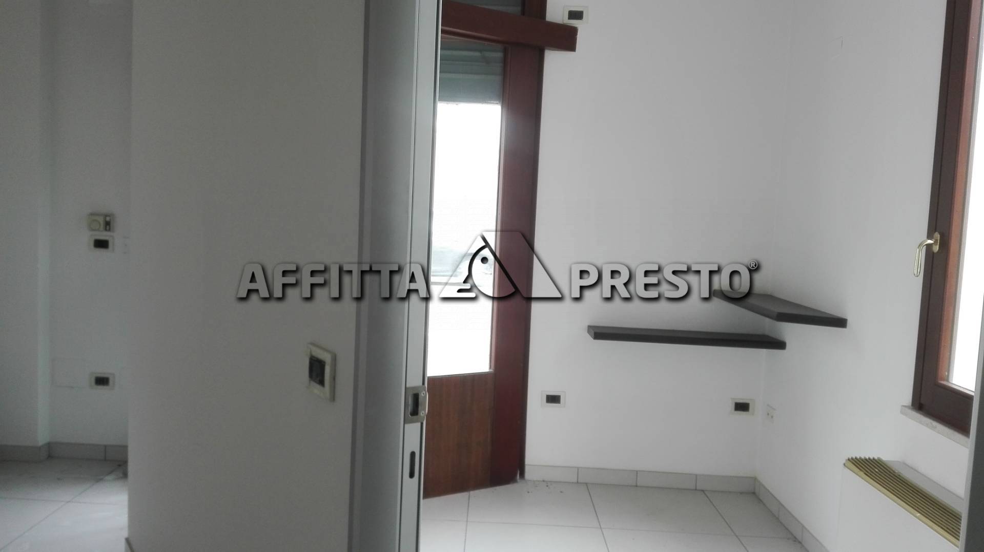 Negozio in affitto a Cesena, Ponte Nuovo