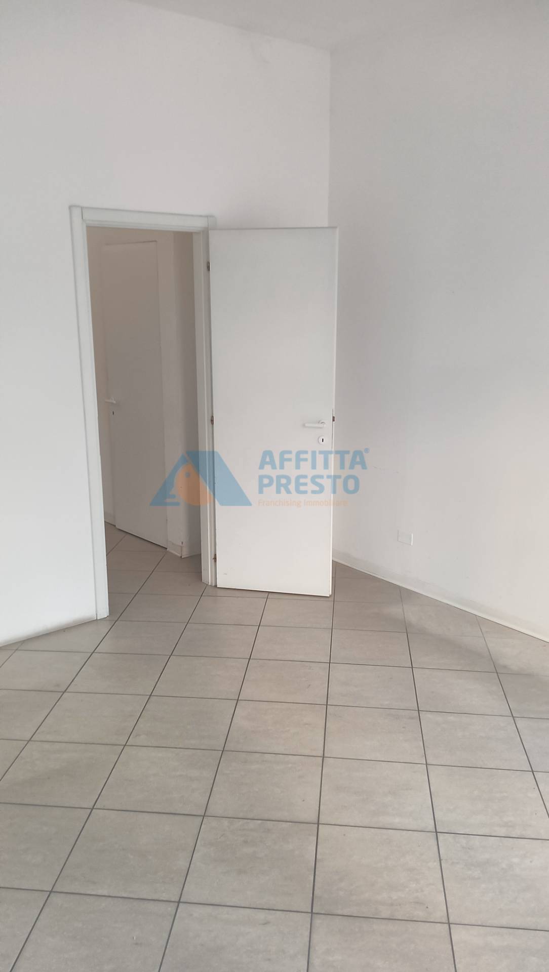 Negozio in affitto a Cesena, CENTRO STORICO