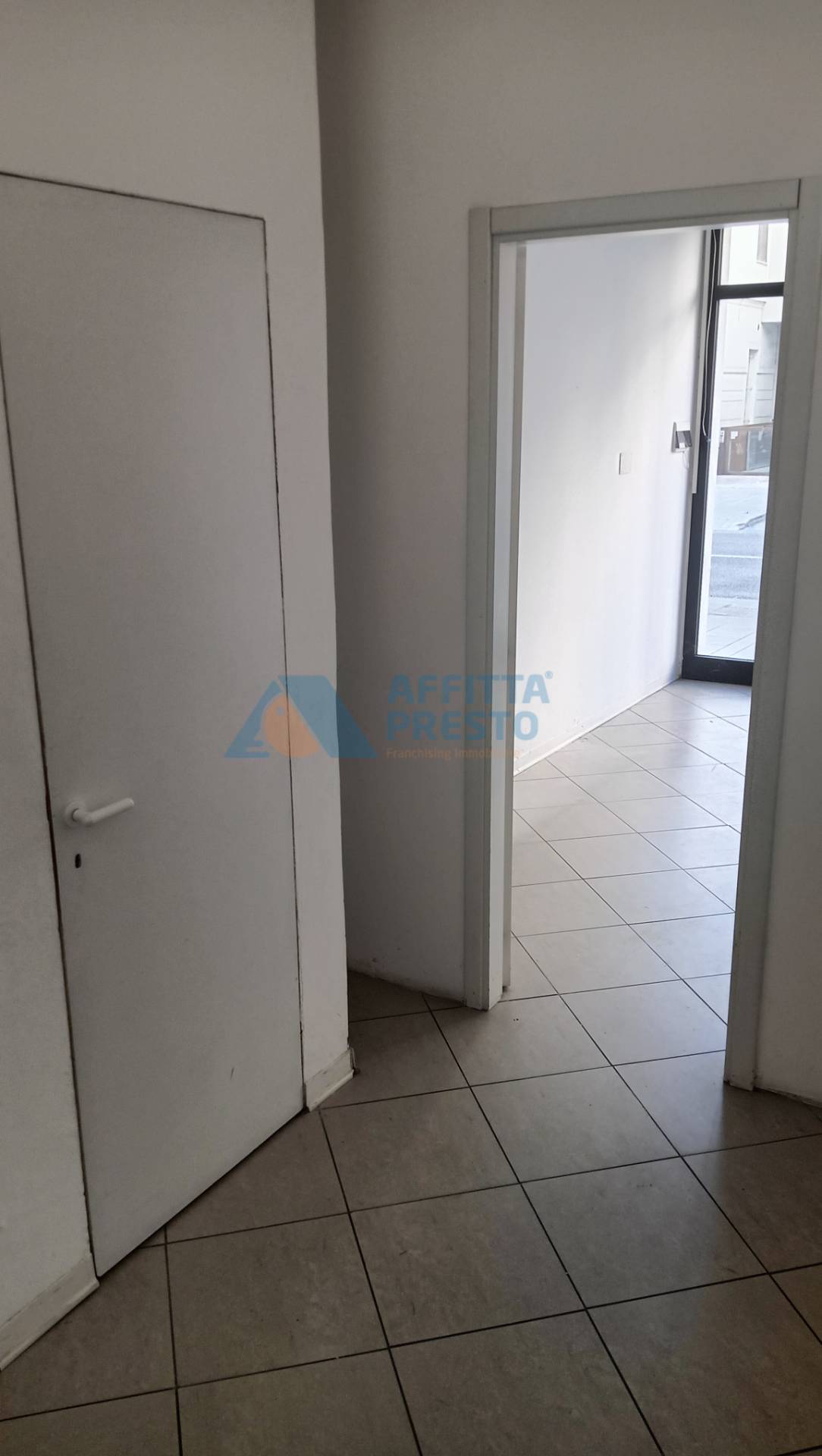 Negozio in affitto a Cesena, CENTRO STORICO