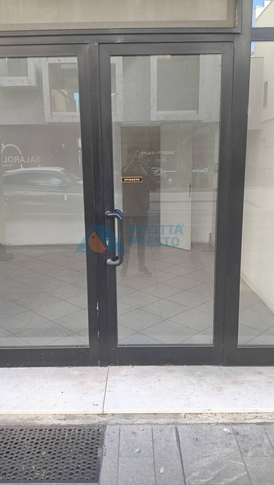 Negozio in affitto a Cesena, CENTRO STORICO