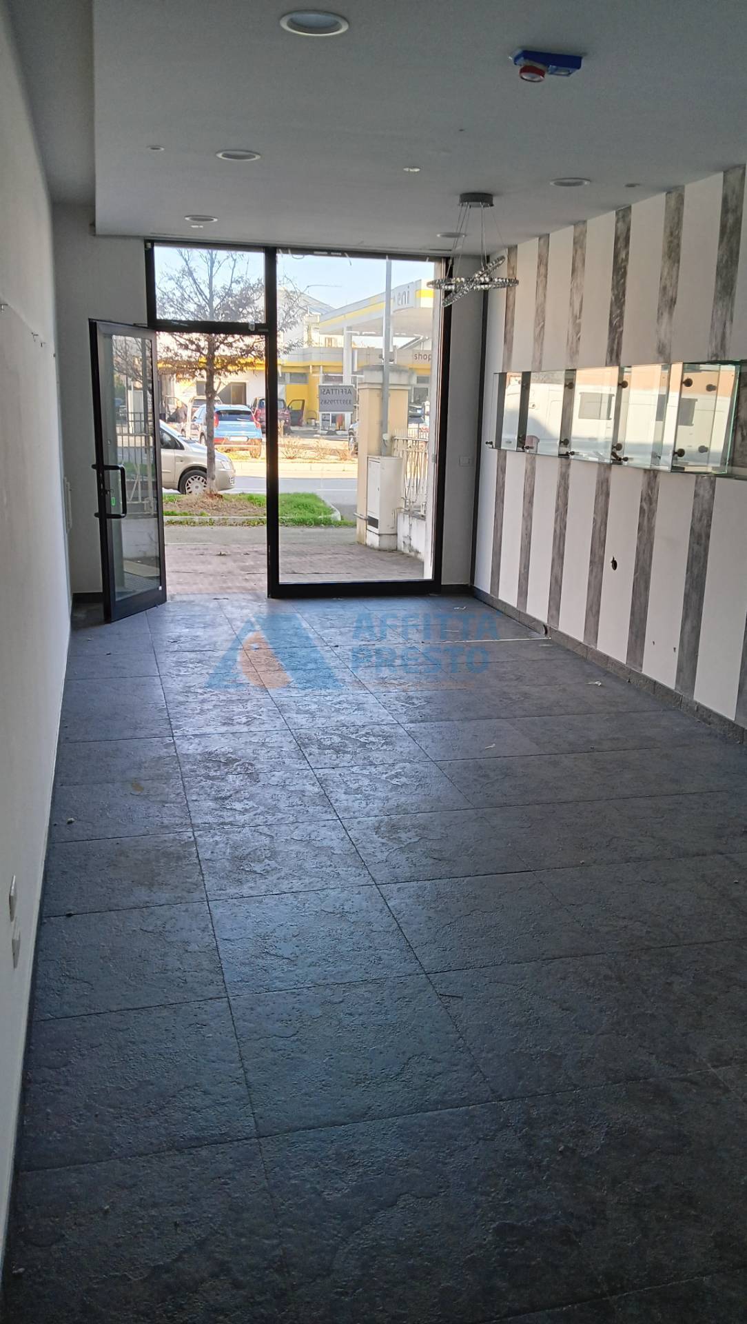 Negozio in affitto a Cesena, Ponte Nuovo