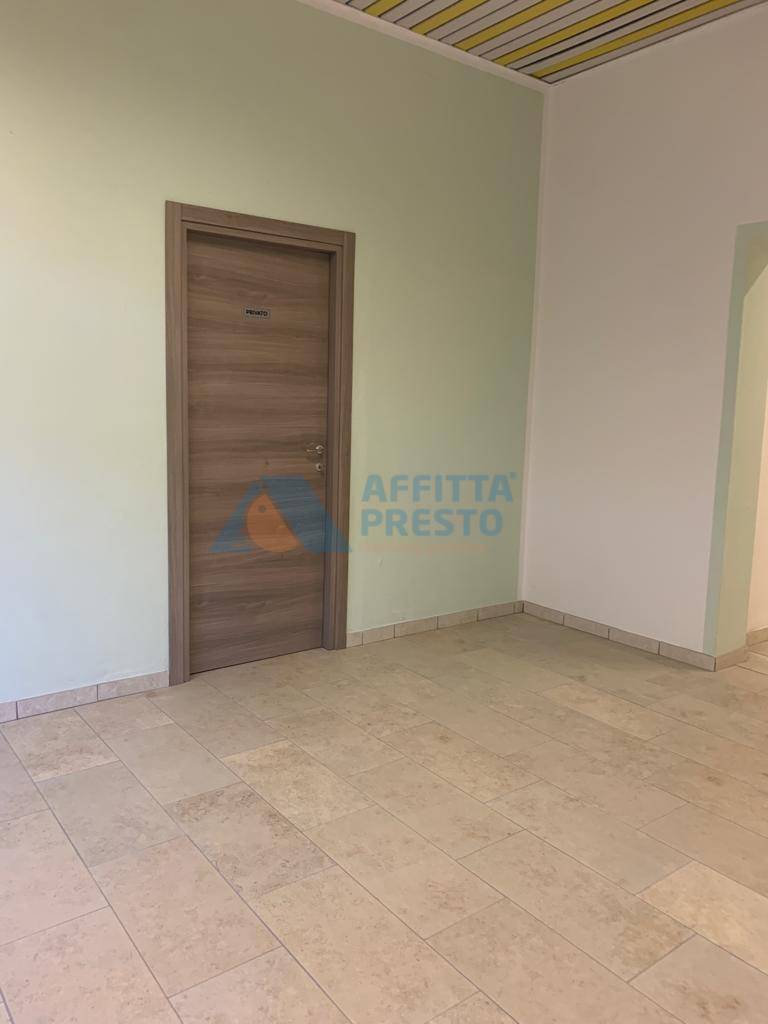 Negozio in affitto a Cesena, San Carlo