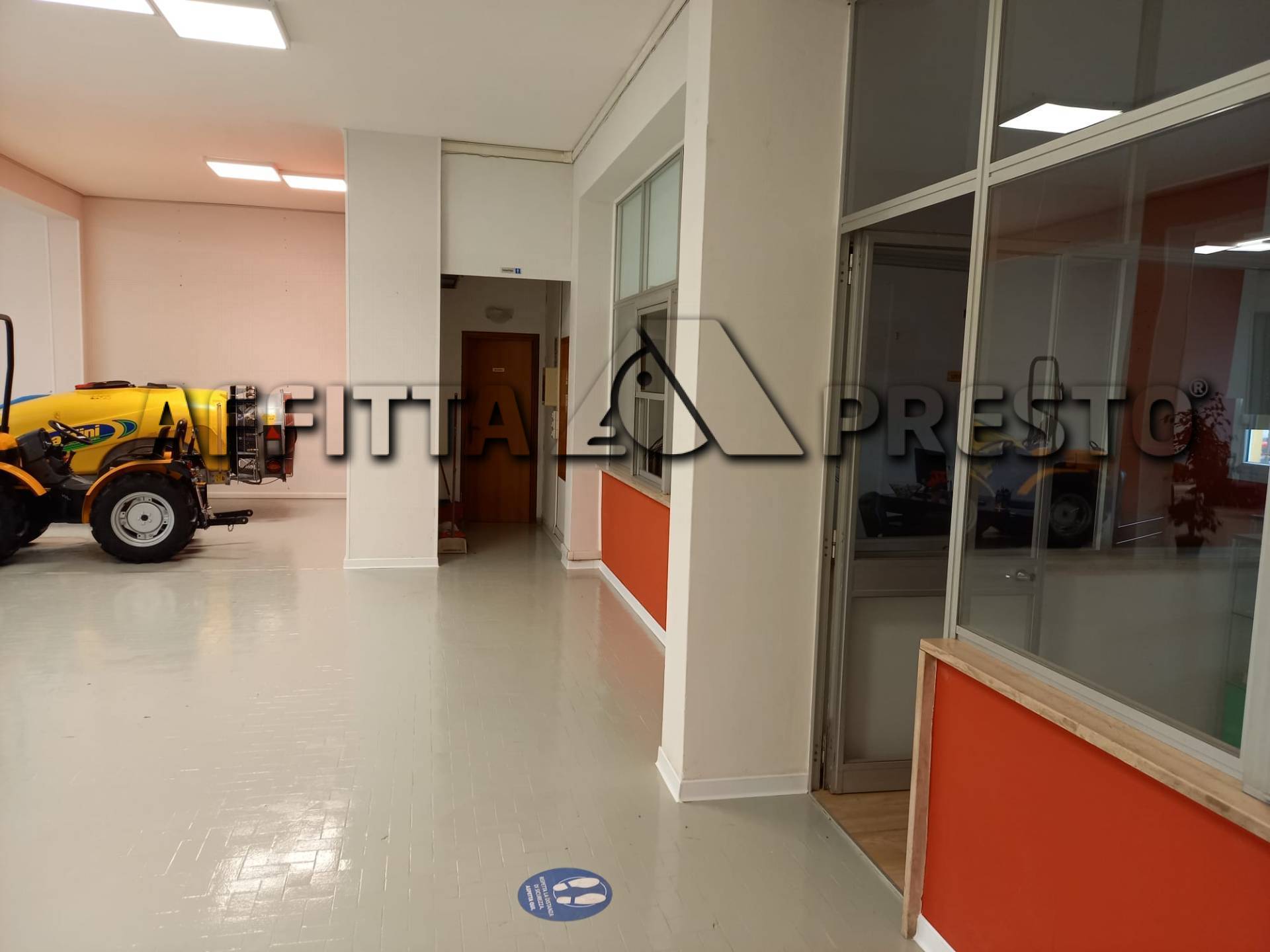 Fondo Commerciale in affitto a Cesena, Case Castagnoli